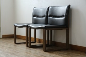 中古　美品　CONDE HOUSE(カンディハウス)　BOLS(ボルス)　革　広い座面とワイドな背もたれがホールド感をつくりだすダイニングチェア2脚　セット定価約32万円相当　(R-085148)