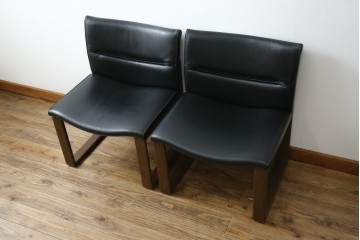 中古　美品　CONDE HOUSE(カンディハウス)　BOLS(ボルス)　革　広い座面とワイドな背もたれがホールド感をつくりだすダイニングチェア2脚　セット定価約32万円相当　(R-085148)