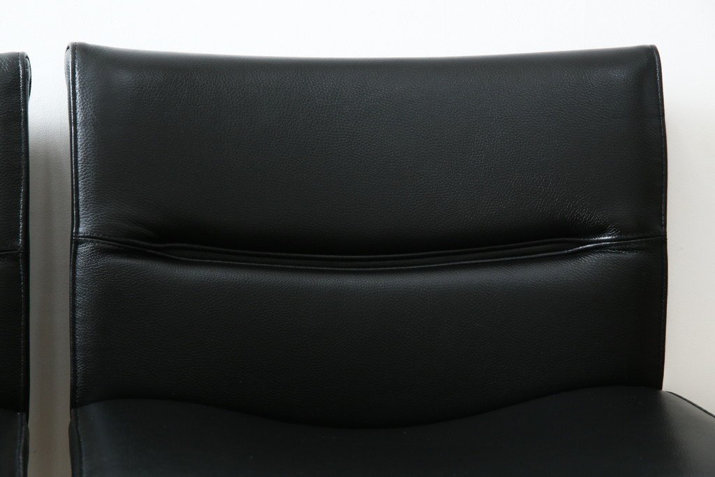 中古　美品　CONDE HOUSE(カンディハウス)　BOLS(ボルス)　革　広い座面とワイドな背もたれがホールド感をつくりだすダイニングチェア2脚　セット定価約32万円相当　(R-085148)