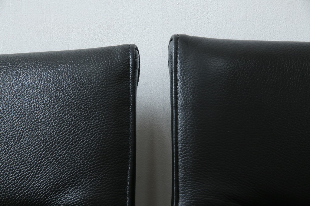 中古　美品　CONDE HOUSE(カンディハウス)　BOLS(ボルス)　革　広い座面とワイドな背もたれがホールド感をつくりだすダイニングチェア2脚　セット定価約32万円相当　(R-085148)