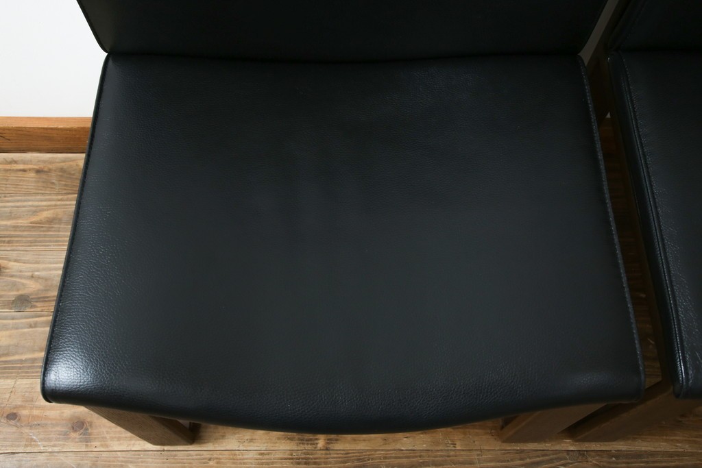 中古　美品　CONDE HOUSE(カンディハウス)　BOLS(ボルス)　革　広い座面とワイドな背もたれがホールド感をつくりだすダイニングチェア2脚　セット定価約32万円相当　(R-085148)