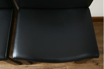 中古　美品　CONDE HOUSE(カンディハウス)　BOLS(ボルス)　革　広い座面とワイドな背もたれがホールド感をつくりだすダイニングチェア2脚　セット定価約32万円相当　(R-085148)