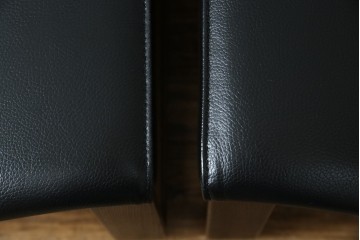 中古　美品　CONDE HOUSE(カンディハウス)　BOLS(ボルス)　革　広い座面とワイドな背もたれがホールド感をつくりだすダイニングチェア2脚　セット定価約32万円相当　(R-085148)