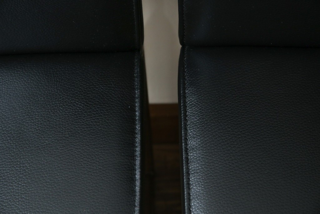 中古　美品　CONDE HOUSE(カンディハウス)　BOLS(ボルス)　革　広い座面とワイドな背もたれがホールド感をつくりだすダイニングチェア2脚　セット定価約32万円相当　(R-085148)