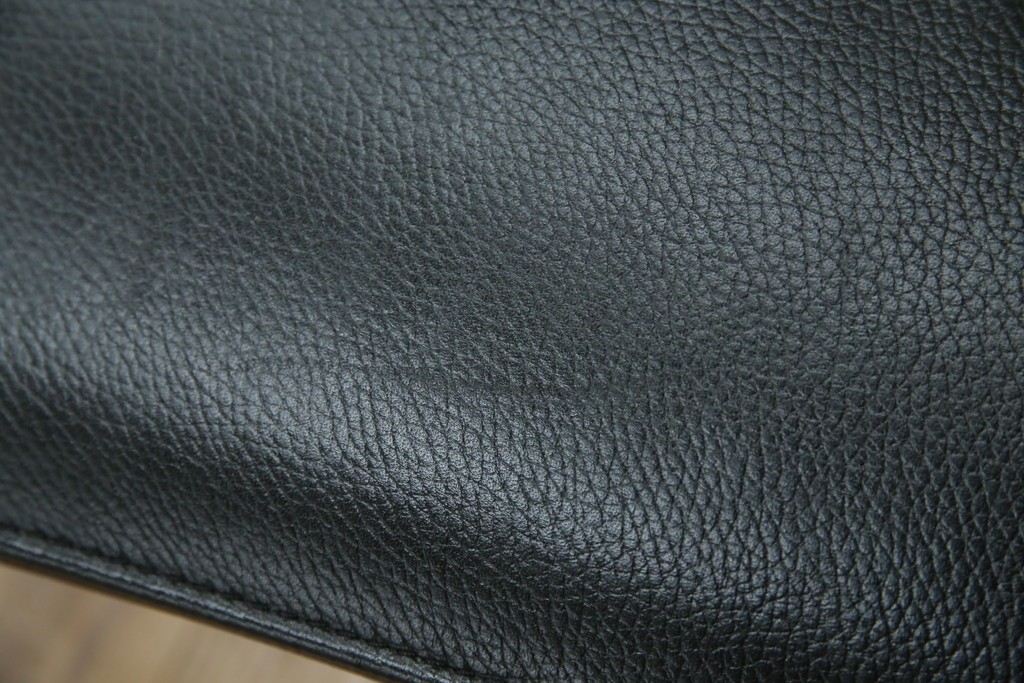 中古　美品　CONDE HOUSE(カンディハウス)　BOLS(ボルス)　革　広い座面とワイドな背もたれがホールド感をつくりだすダイニングチェア2脚　セット定価約32万円相当　(R-085148)