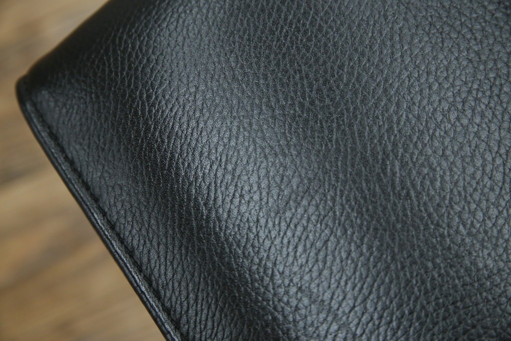 中古　美品　CONDE HOUSE(カンディハウス)　BOLS(ボルス)　革　広い座面とワイドな背もたれがホールド感をつくりだすダイニングチェア2脚　セット定価約32万円相当　(R-085148)