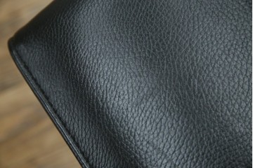 中古　美品　CONDE HOUSE(カンディハウス)　BOLS(ボルス)　革　広い座面とワイドな背もたれがホールド感をつくりだすダイニングチェア2脚　セット定価約32万円相当　(R-085148)