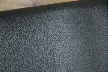 中古　美品　CONDE HOUSE(カンディハウス)　BOLS(ボルス)　革　広い座面とワイドな背もたれがホールド感をつくりだすダイニングチェア2脚　セット定価約32万円相当　(R-085148)