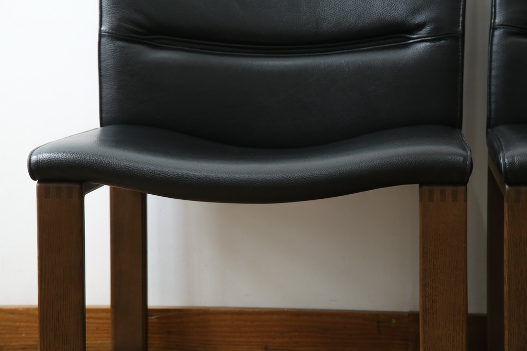 中古　美品　CONDE HOUSE(カンディハウス)　BOLS(ボルス)　革　広い座面とワイドな背もたれがホールド感をつくりだすダイニングチェア2脚　セット定価約32万円相当　(R-085148)