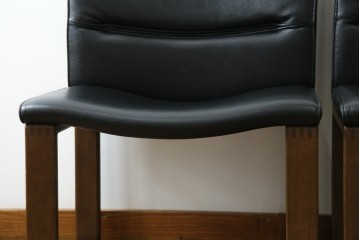 中古　美品　CONDE HOUSE(カンディハウス)　BOLS(ボルス)　革　広い座面とワイドな背もたれがホールド感をつくりだすダイニングチェア2脚　セット定価約32万円相当　(R-085148)