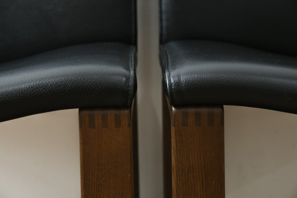 中古　美品　CONDE HOUSE(カンディハウス)　BOLS(ボルス)　革　広い座面とワイドな背もたれがホールド感をつくりだすダイニングチェア2脚　セット定価約32万円相当　(R-085148)