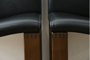 中古　美品　CONDE HOUSE(カンディハウス)　BOLS(ボルス)　革　広い座面とワイドな背もたれがホールド感をつくりだすダイニングチェア2脚　セット定価約32万円相当　(R-085148)