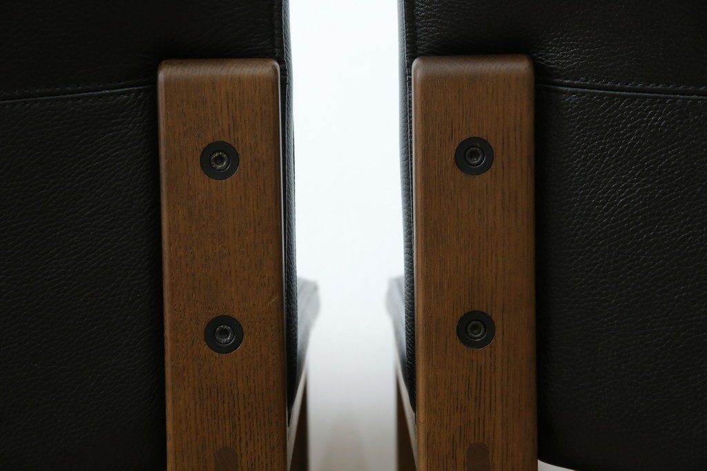 中古　美品　CONDE HOUSE(カンディハウス)　BOLS(ボルス)　革　広い座面とワイドな背もたれがホールド感をつくりだすダイニングチェア2脚　セット定価約32万円相当　(R-085148)