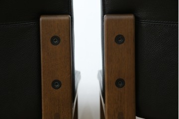 中古　美品　CONDE HOUSE(カンディハウス)　BOLS(ボルス)　革　広い座面とワイドな背もたれがホールド感をつくりだすダイニングチェア2脚　セット定価約32万円相当　(R-085148)