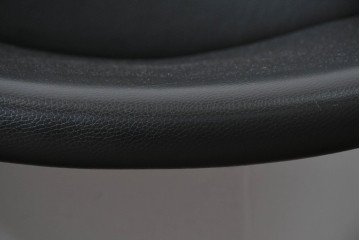 中古　美品　CONDE HOUSE(カンディハウス)　BOLS(ボルス)　革　広い座面とワイドな背もたれがホールド感をつくりだすダイニングチェア2脚　セット定価約32万円相当　(R-085148)