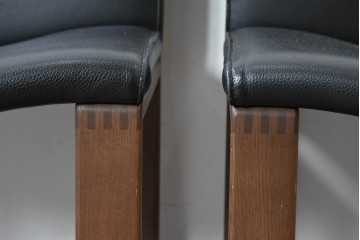 中古　美品　CONDE HOUSE(カンディハウス)　BOLS(ボルス)　革　広い座面とワイドな背もたれがホールド感をつくりだすダイニングチェア2脚　セット定価約32万円相当　(R-085148)