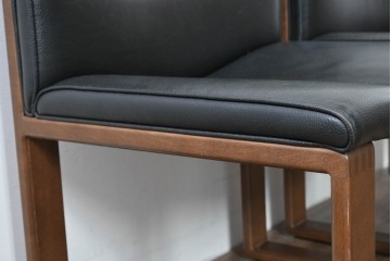 中古　美品　CONDE HOUSE(カンディハウス)　BOLS(ボルス)　革　広い座面とワイドな背もたれがホールド感をつくりだすダイニングチェア2脚　セット定価約32万円相当　(R-085148)