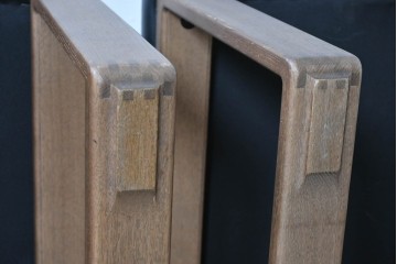 中古　美品　CONDE HOUSE(カンディハウス)　BOLS(ボルス)　革　広い座面とワイドな背もたれがホールド感をつくりだすダイニングチェア2脚　セット定価約32万円相当　(R-085148)