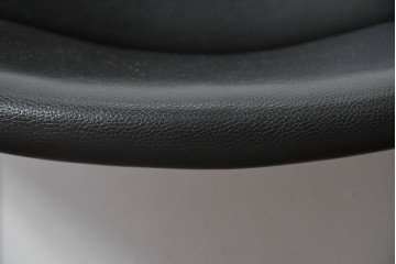 中古　美品　CONDE HOUSE(カンディハウス)　BOLS(ボルス)　革　広い座面とワイドな背もたれがホールド感をつくりだすダイニングチェア2脚　セット定価約32万円相当　(R-085148)