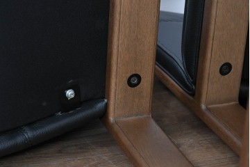 中古　美品　CONDE HOUSE(カンディハウス)　BOLS(ボルス)　革　広い座面とワイドな背もたれがホールド感をつくりだすダイニングチェア2脚　セット定価約32万円相当　(R-085148)