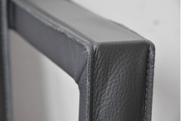 中古　美品　ピート・ブーン(PIET BOON)　サール(SAAR)　洗練されたフォルムのレザーアームチェア2脚　セット定価約82万円相当　(R-085149)