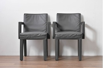 中古　美品　ピート・ブーン(PIET BOON)　サール(SAAR)　洗練されたフォルムのレザーアームチェア2脚　セット定価約82万円相当　(R-085149)