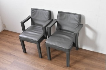 中古　美品　ピート・ブーン(PIET BOON)　サール(SAAR)　洗練されたフォルムのレザーアームチェア2脚　セット定価約82万円相当　(R-085149)