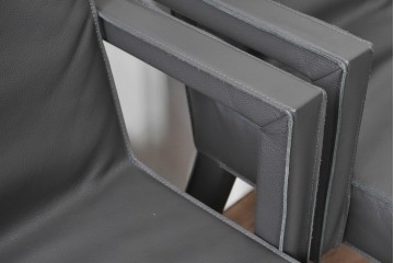 中古　美品　ピート・ブーン(PIET BOON)　サール(SAAR)　洗練されたフォルムのレザーアームチェア2脚　セット定価約82万円相当　(R-085149)