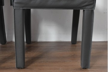 中古　美品　ピート・ブーン(PIET BOON)　サール(SAAR)　洗練されたフォルムのレザーアームチェア2脚　セット定価約82万円相当　(R-085149)