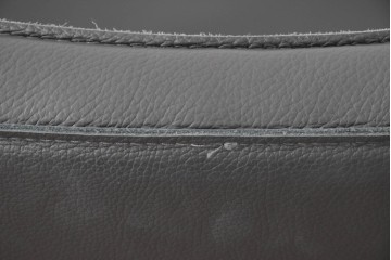 中古　美品　ピート・ブーン(PIET BOON)　サール(SAAR)　洗練されたフォルムのレザーアームチェア2脚　セット定価約82万円相当　(R-085149)