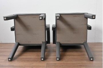 中古　美品　ピート・ブーン(PIET BOON)　サール(SAAR)　洗練されたフォルムのレザーアームチェア2脚　セット定価約82万円相当　(R-085149)