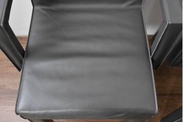 中古　美品　ピート・ブーン(PIET BOON)　サール(SAAR)　洗練されたフォルムのレザーアームチェア2脚　セット定価約82万円相当　(R-085149)