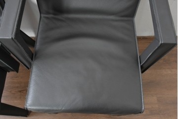 中古　美品　ピート・ブーン(PIET BOON)　サール(SAAR)　洗練されたフォルムのレザーアームチェア2脚　セット定価約82万円相当　(R-085149)