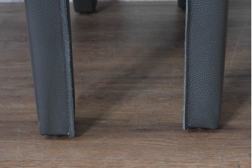 中古　美品　ピート・ブーン(PIET BOON)　サール(SAAR)　洗練されたフォルムのレザーアームチェア2脚　セット定価約82万円相当　(R-085149)