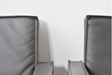 中古　美品　ピート・ブーン(PIET BOON)　サール(SAAR)　洗練されたフォルムのレザーアームチェア2脚　セット定価約82万円相当　(R-085149)