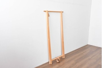 中古　美品　旭川家具　cosine(コサイン)　ブナ材　折りたためる軽量ドレスラック　(R-085153)