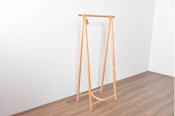 中古　美品　旭川家具　cosine(コサイン)　ブナ材　折りたためる軽量ドレスラック　(R-085155)