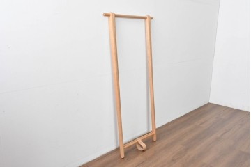 中古　美品　旭川家具　cosine(コサイン)　ブナ材　折りたためる軽量ドレスラック　(R-085156)