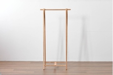 中古　美品　旭川家具　cosine(コサイン)　ブナ材　折りたためる軽量ドレスラック　(R-085156)