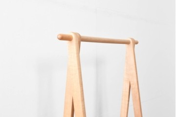 中古　美品　旭川家具　cosine(コサイン)　ブナ材　折りたためる軽量ドレスラック　(R-085156)