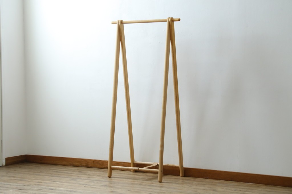 中古　美品　旭川家具　cosine(コサイン)　ブナ材　折りたためる軽量ドレスラック　(R-085157)