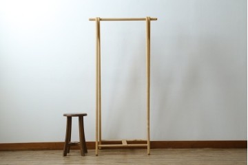 中古　美品　旭川家具　cosine(コサイン)　ブナ材　折りたためる軽量ドレスラック　(R-085157)