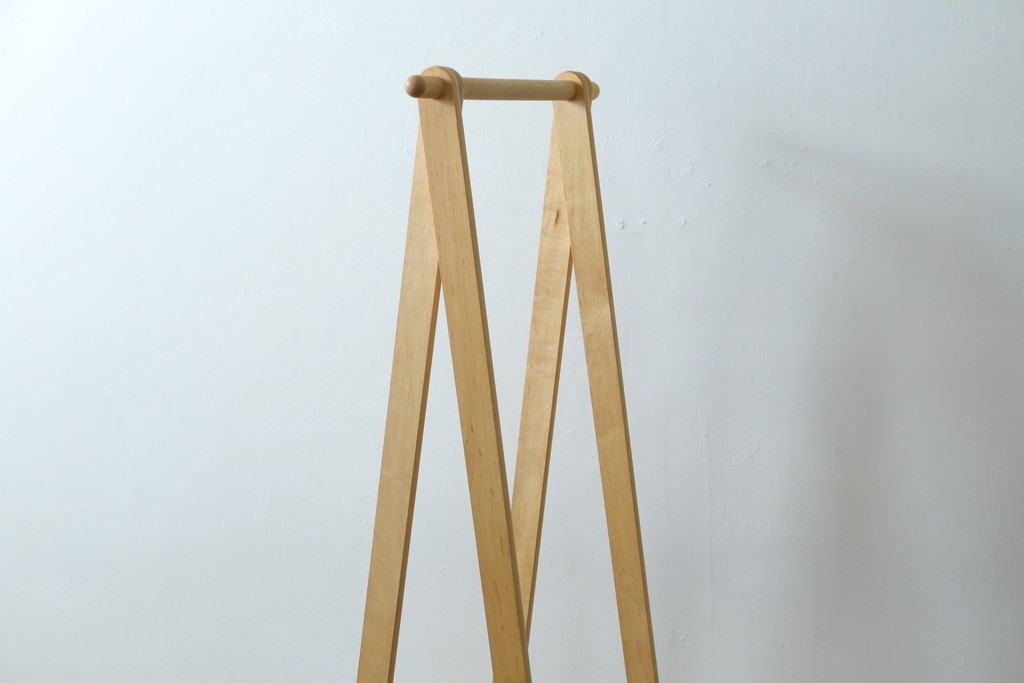 中古　美品　旭川家具　cosine(コサイン)　ブナ材　折りたためる軽量ドレスラック　(R-085157)