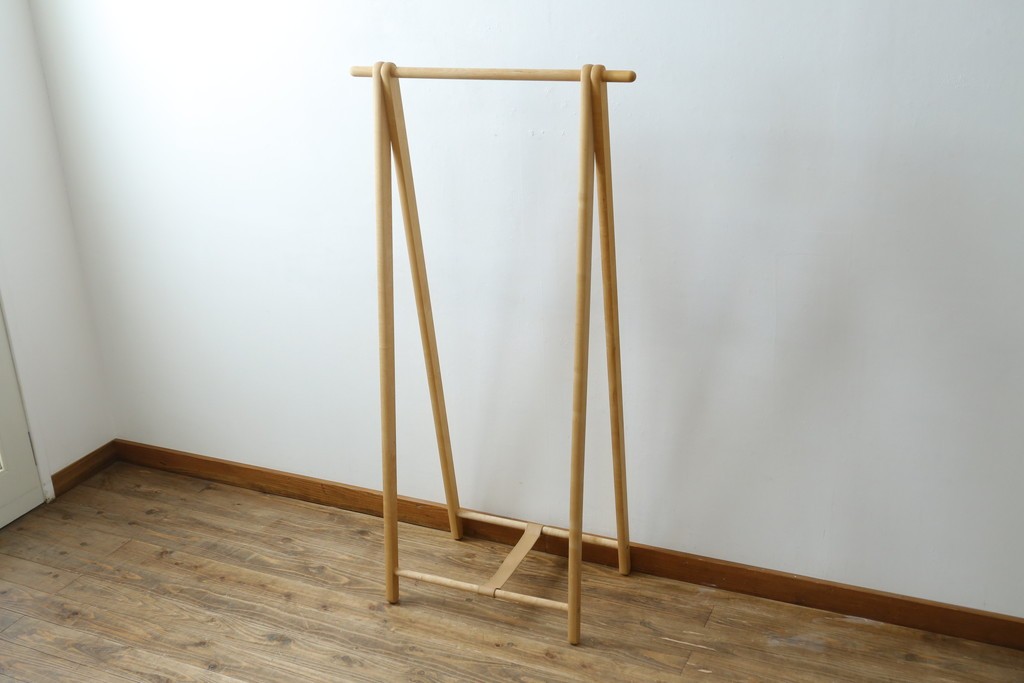中古　美品　旭川家具　cosine(コサイン)　ブナ材　折りたためる軽量ドレスラック　(R-085157)