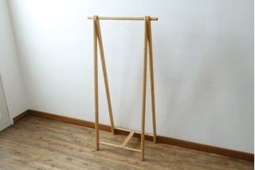 中古　美品　旭川家具　cosine(コサイン)　ブナ材　折りたためる軽量ドレスラック　(R-085157)