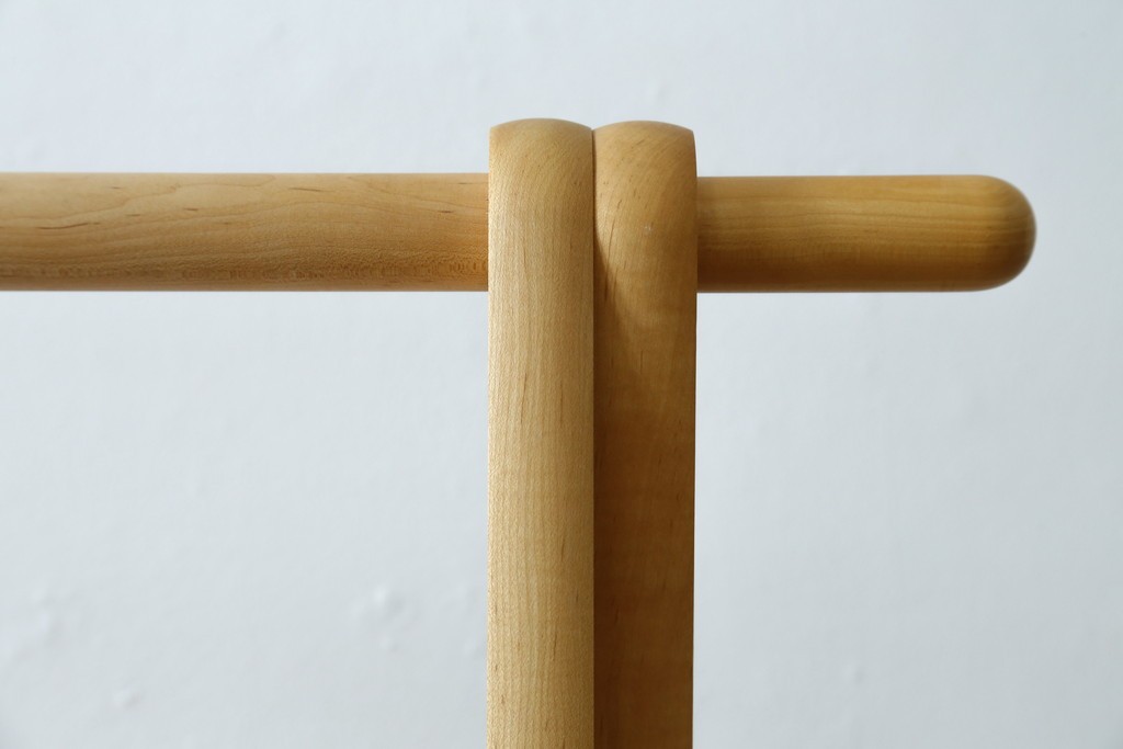 中古　美品　旭川家具　cosine(コサイン)　ブナ材　折りたためる軽量ドレスラック　(R-085157)