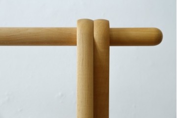 中古　美品　旭川家具　cosine(コサイン)　ブナ材　折りたためる軽量ドレスラック　(R-085157)