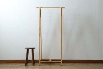 中古　美品　旭川家具　cosine(コサイン)　ブナ材　折りたためる軽量ドレスラック　(R-085157)