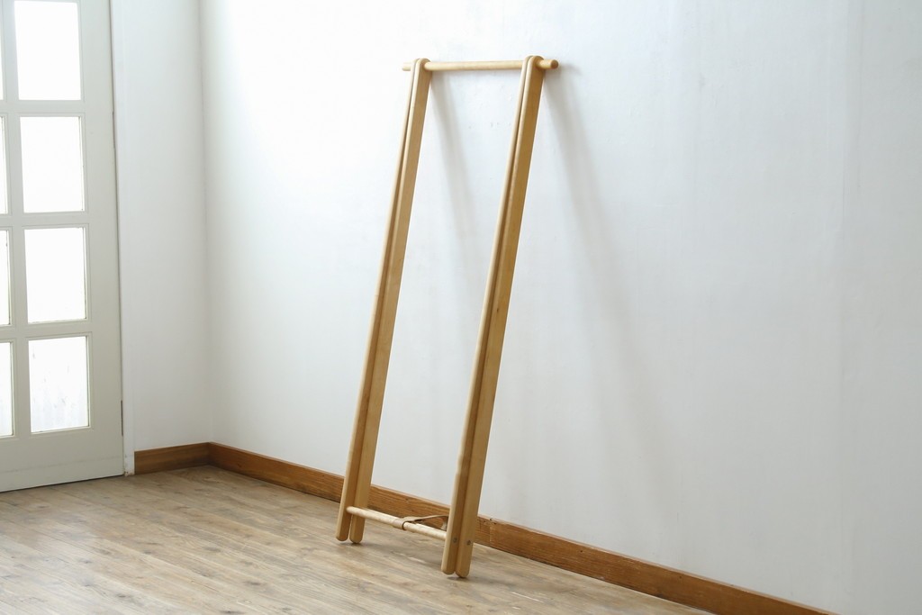 中古　美品　旭川家具　cosine(コサイン)　ブナ材　折りたためる軽量ドレスラック　(R-085157)