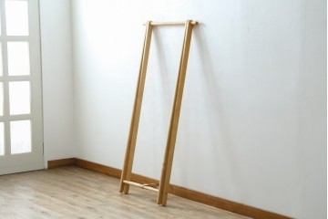 中古　美品　旭川家具　cosine(コサイン)　ブナ材　折りたためる軽量ドレスラック　(R-085157)